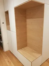 Predsoblje z vgrajenimi omarami in ogledalom